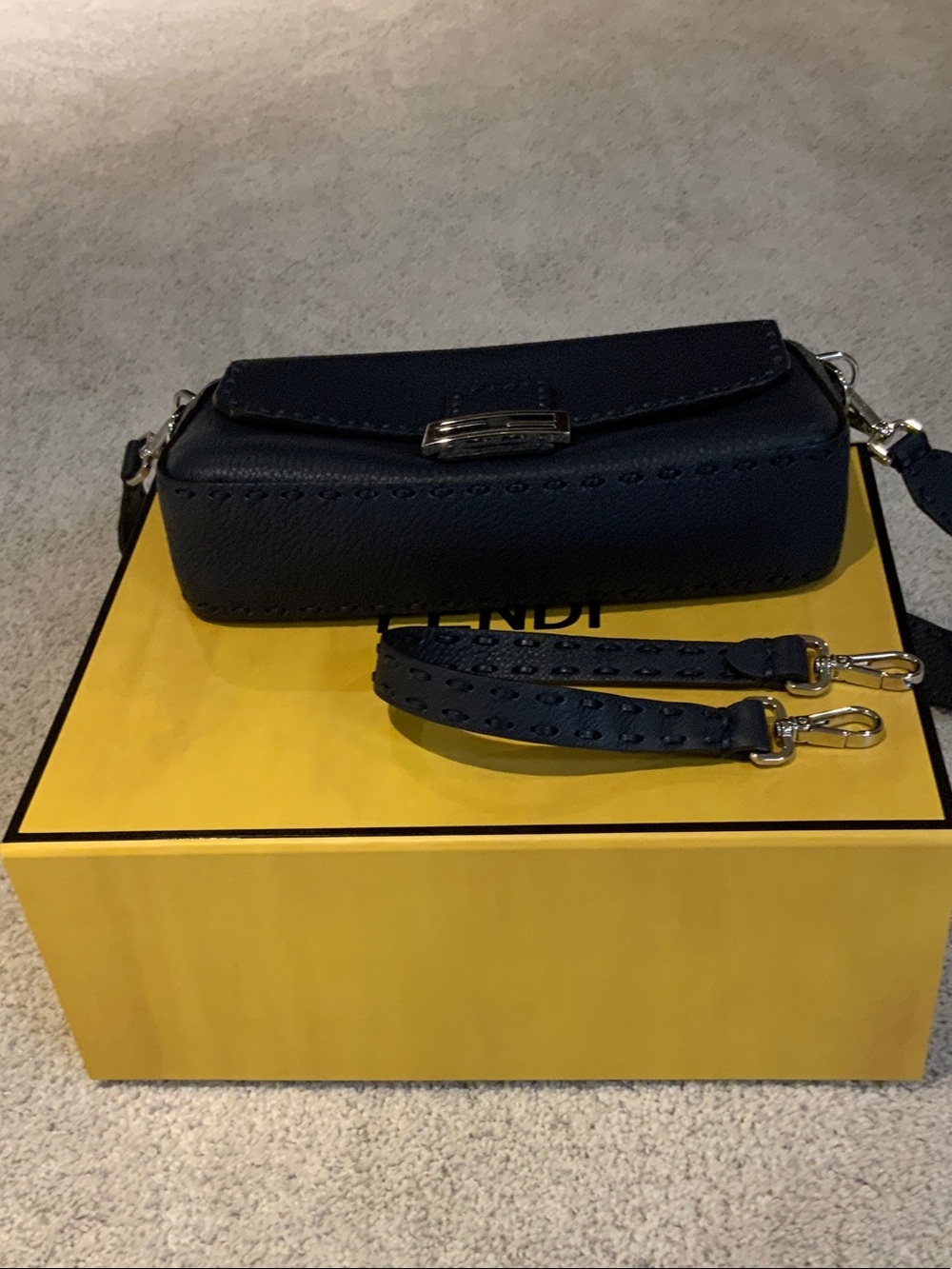 Fendi Baguette - Navy Leather Shoulder Bag with Silver Hardware - Picture 4 of 5